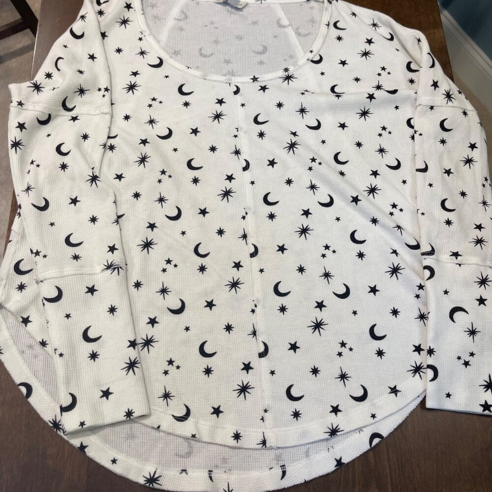 Lucky Brand Waffle Knit Tee Women's Size Medium Star Moon Print‎ Black White - Picture 5 of 11